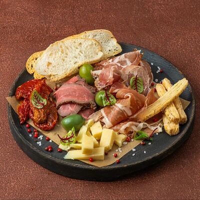 Ассорти деликатесов в Гастробар Дружба по цене 1350 ₽