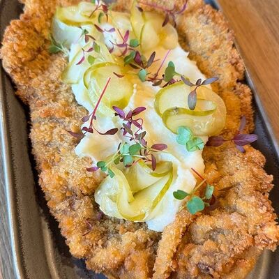 Шницель из мраморной говядины по-миланскив Семейное кафе Дача по цене 990 ₽