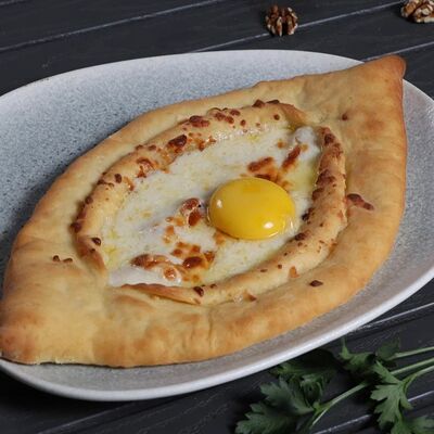 Хачапури по-аджарски в Да хинкали! по цене 550 ₽