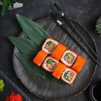 Ролл Калифорния с лососем в Рыбин Гуд Sushi Premium