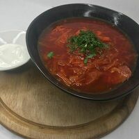 Борщ с бужениной, салом и гренками в Дача