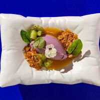 Лавандовый крем с тартаром из киви и кислой маракуйей в Yeti