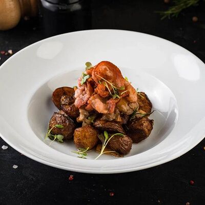 Картофель с беконом белыми грибамив Catch по цене 18 р.