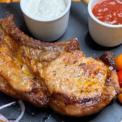 Корейка на кости жареная в У Карена по цене 752 ₽