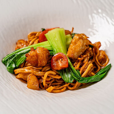 Яичная лапша с морепродуктами в Soluxe Club по цене 1900 ₽