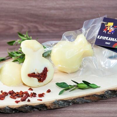 Сыр Качоковалло с томатами в Магазин крафтовых сыров имороженого Creme & Caramel по цене 270 ₽