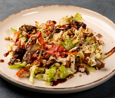 Салат с вялеными томатами и говядиной терияки в Uno - завтраки весь день по цене 659 ₽