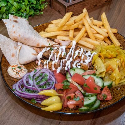 Шаверма на тарелке двойная с курицей в Бухта по цене 690 ₽