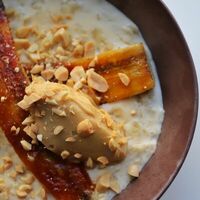 Овсяная каша с карамелизированными бананами в Хороший день