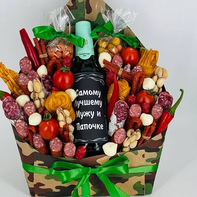 Большой колбасный конверт с бутылкой безалкогольного пива в Дарите красиво по цене 7499 ₽