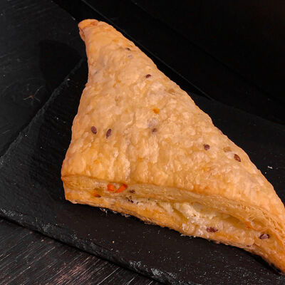 Треугольник Фитнес с брынзой и зеленью в Пекарня Буханка по цене 95 ₽