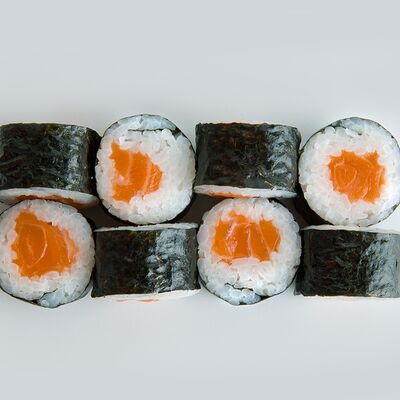 Маки с лососем в Mad Chicken по цене 520 ₽