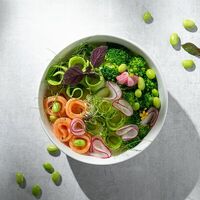 Поке с лососем и овощами в Modus