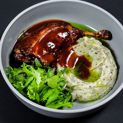 Ножка утиная с трюфельным пюре в Rast Pub по цене 690 ₽