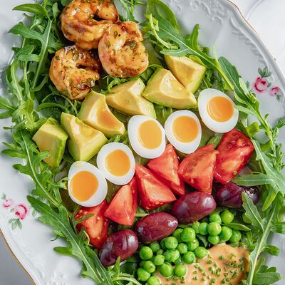 Салат Ava с креветками и имбирным соусом в Ava по цене 1290 ₽