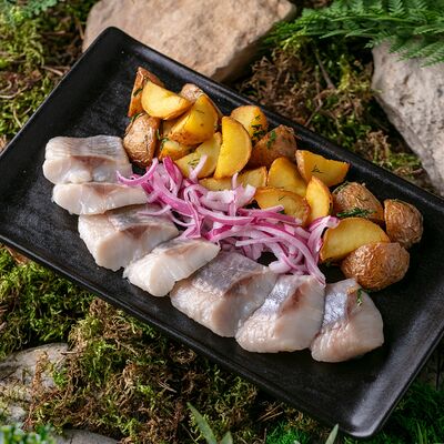 Сельдь с картофелем в Павлин 2.0 по цене 440 ₽