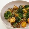 Цыпленок в горчичном соусе с брокколи и бэйби-картофелем в Apres по цене 910