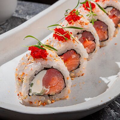Лосось и тунец в кунжуте в UMI Asian kitchen & bar по цене 950 ₽