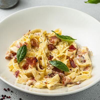 Феттучине с беконом в сливочном соусе в АндерСон по цене 575 ₽