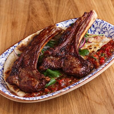 Каре ягненка в DVOR гриль-бистро по цене 1450 ₽