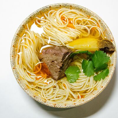 Пряный говяжий суп с лапшой в Гоген по цене 730 ₽