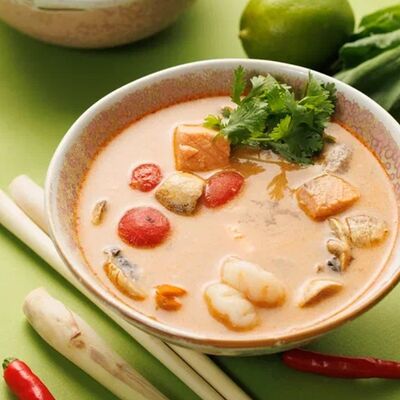 Том ям с лососемв Yay Thai по цене 1190 ₽