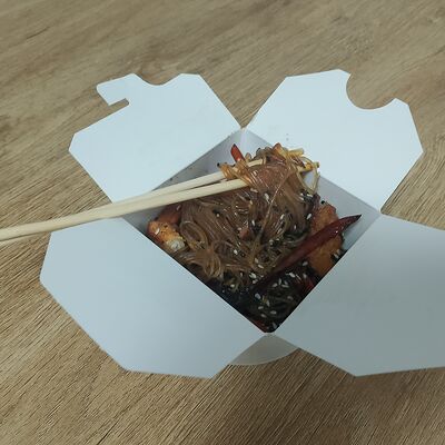 Фунчоза с курицей и овощами в Deep Tasty по цене 565 ₽