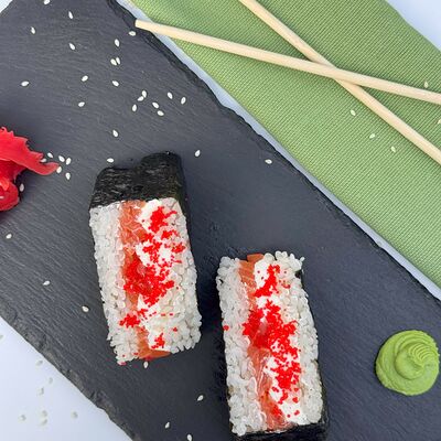 Онигири сливочный лосось в Панда Бистро по цене 450 ₽