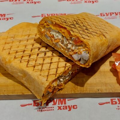 Шаурма с курицей в сырном лаваше в Бурум Хаус по цене 495 ₽