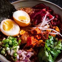 Рамен говяжий с кимчи в Jo wu ramen bar