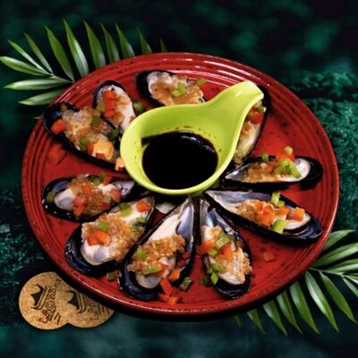 Мидии на пару под чесночным соусом в LAOBAN по цене 1460 ₽