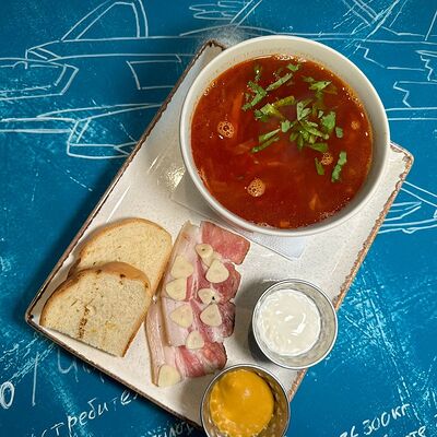 Борщ с бородинским хлебом и салов Пилот по цене 490 ₽
