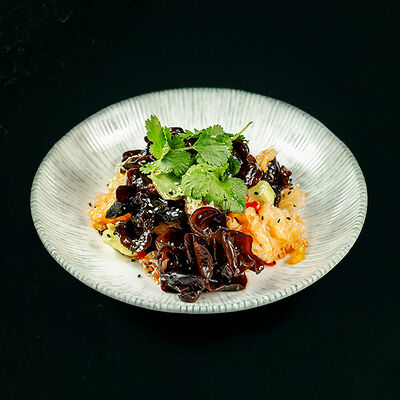 Салат с древесными грибами в Mr. Lee по цене 1100 ₽