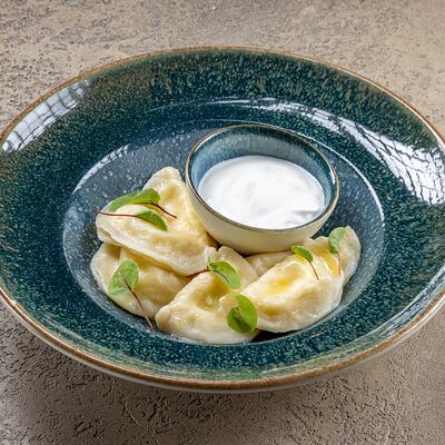 Вареники с сыром сулугуни в Тестория по цене 350 ₽