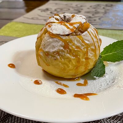 Яблоко, запеченное с мёдом и грецким орехомв Советская магистраль по цене 215 ₽