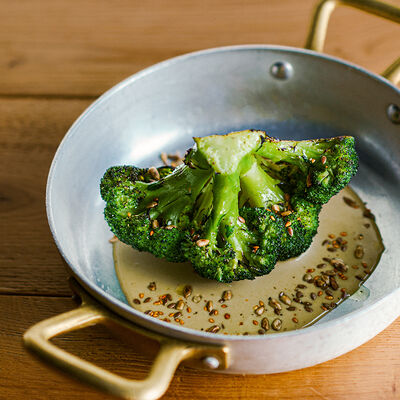 Брокколи, ореховый соус в Кусто по цене 530 ₽