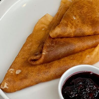 Блинчики по-домашнему с ягодами в Berberry & ptichka по цене 550 ₽