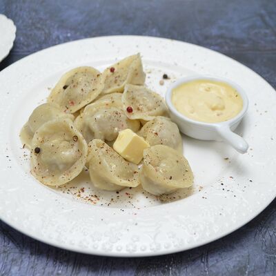 Пельмени с говяжьим языком и горчичным соусом в Сударь по цене 490 ₽