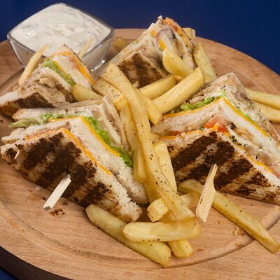 Клаб-тост с курицей в Greco по цене 620 ₽