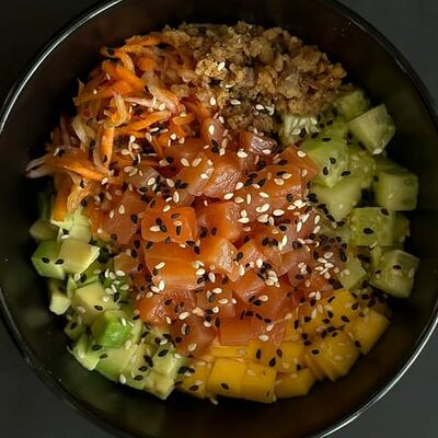 Поке с лососем, манго и авокадо в Papaya по цене 864 ₽