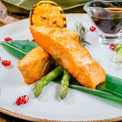 Семга запеченная в Роял Палас по цене 780 ₽