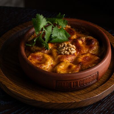 Шампиньоны с сыром Сулугуни на кеци в Made in Georgia по цене 610 ₽