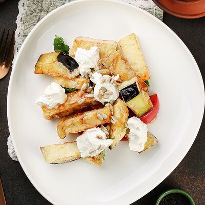 Салат с хрустящими баклажанами в Мархал по цене 575 ₽