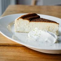 Чизкейк Сан-Себастьян с козьим сыром в Principle