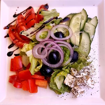 Салат Греческий в Мемфис кафе по цене 370 ₽