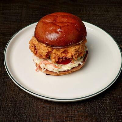 Чикенбургер в Dacha restaurant по цене 920 ₽