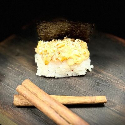 Гункан с креветкой в Satori по цене 230 ₽