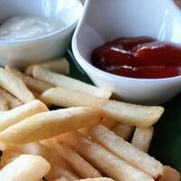 Картофель фри с томатным соусом в Черёхин