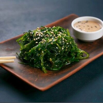 Салат с чукой в Кузьмичь по цене 275 ₽