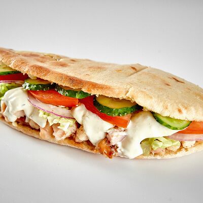 Денер с курочкойв Братья Чарзи по цене 479 ₽